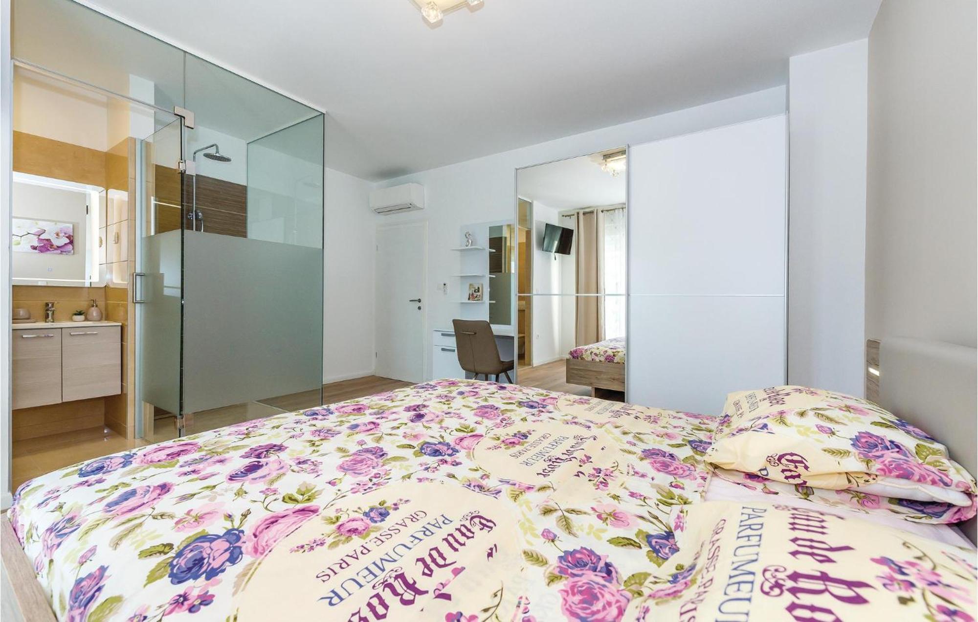 Beautiful Home In Sibenik With Kitchen Exteriör bild