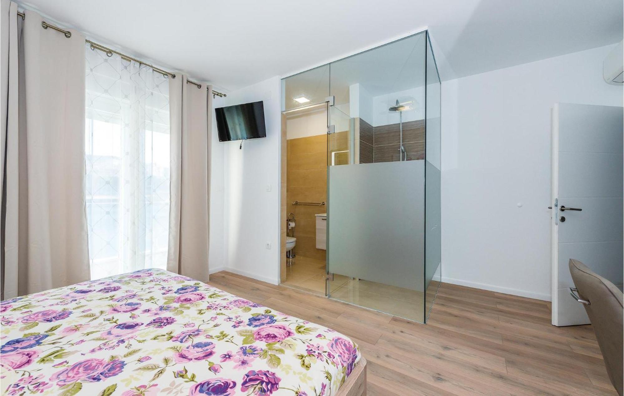 Beautiful Home In Sibenik With Kitchen Exteriör bild