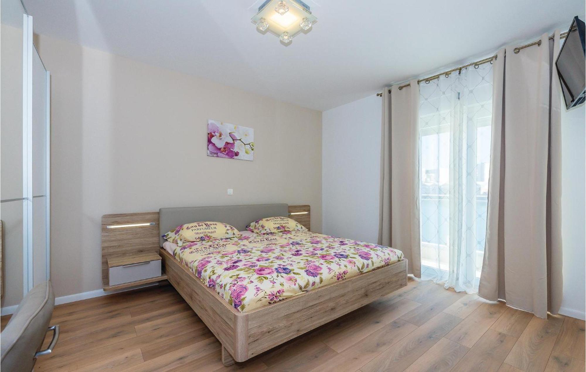 Beautiful Home In Sibenik With Kitchen Exteriör bild
